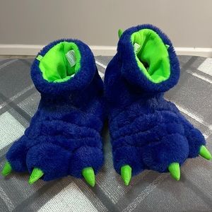 Stride Rite Monster slipper size 11/12 kids